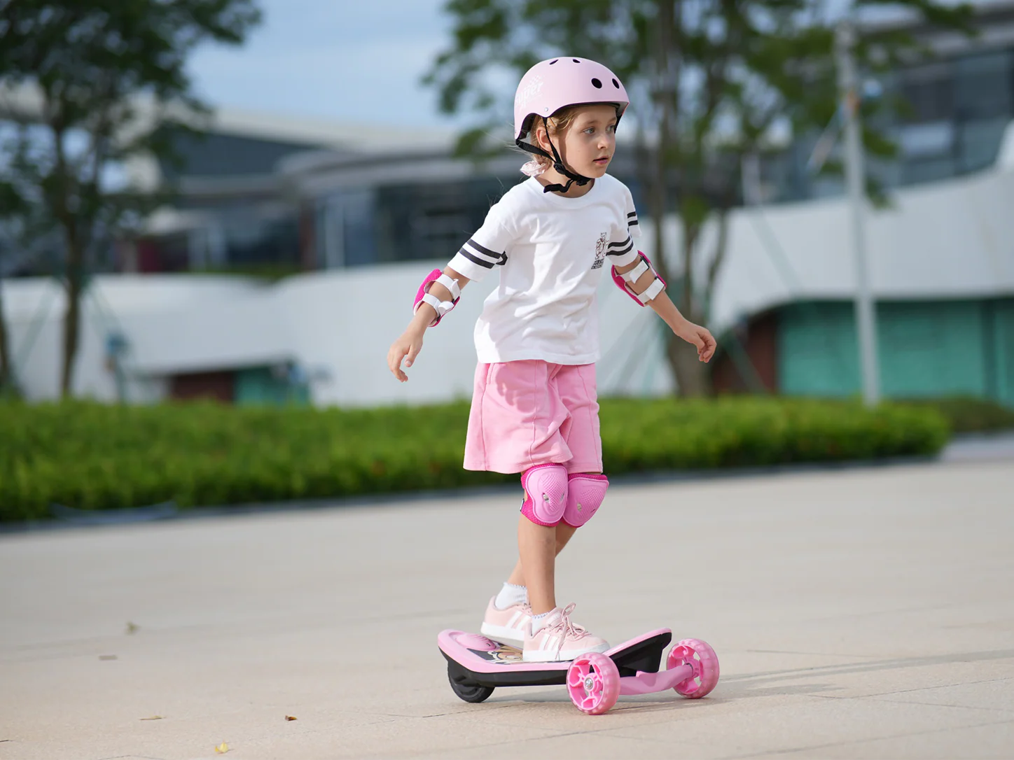isinwheel Long Range 3 Wheel Kids Electric Scooter - Image 12