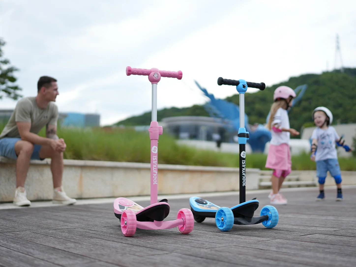 isinwheel Long Range 3 Wheel Kids Electric Scooter - Image 7