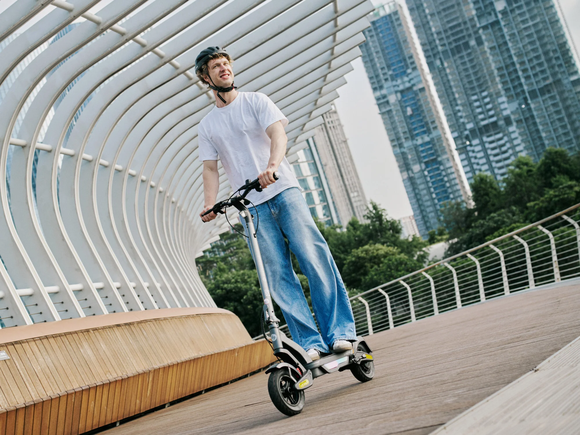 S Nova Commuting Electric Scooter - Image 3