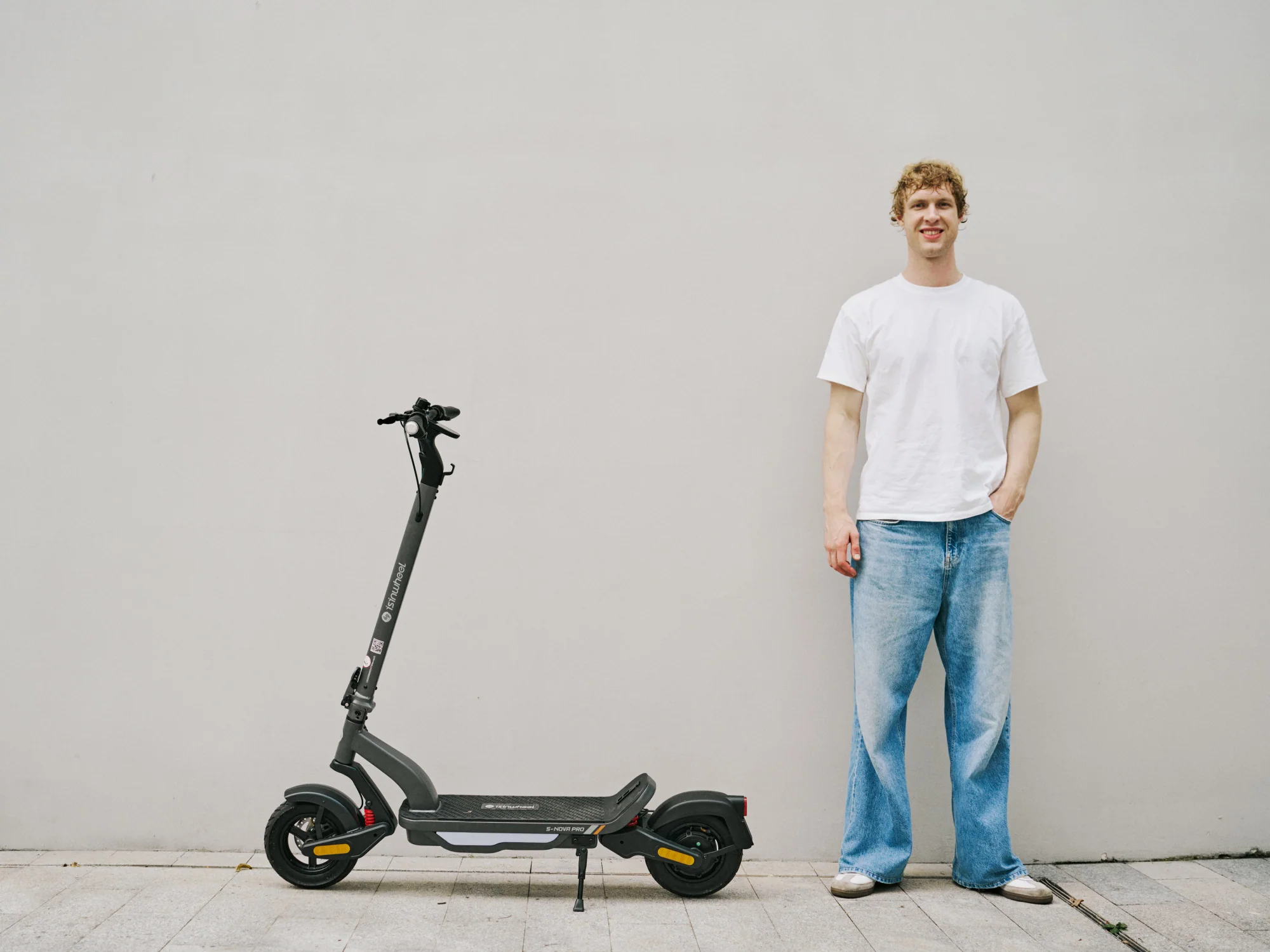 S Nova Commuting Electric Scooter - Image 5