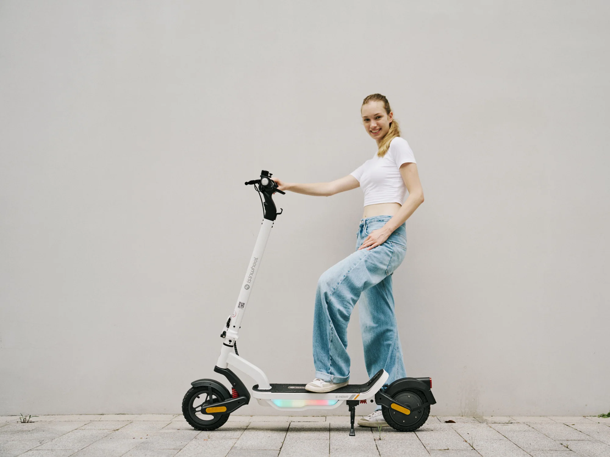 S Nova Commuting Electric Scooter - Image 9