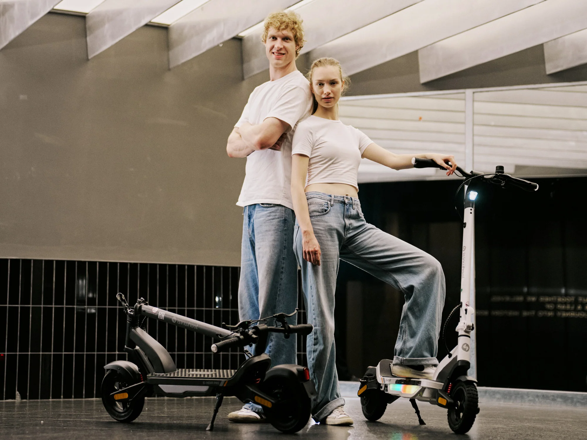 S Nova Commuting Electric Scooter - Image 11