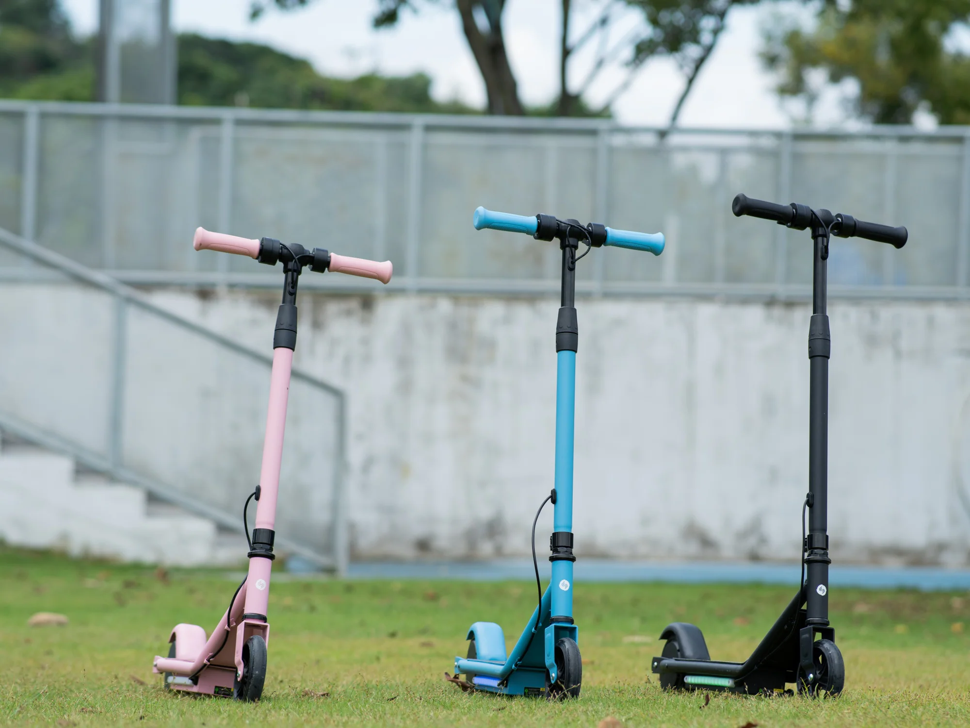 isinwheel S2 Electric Scooter for Kids Ages 6-14 - Image 5