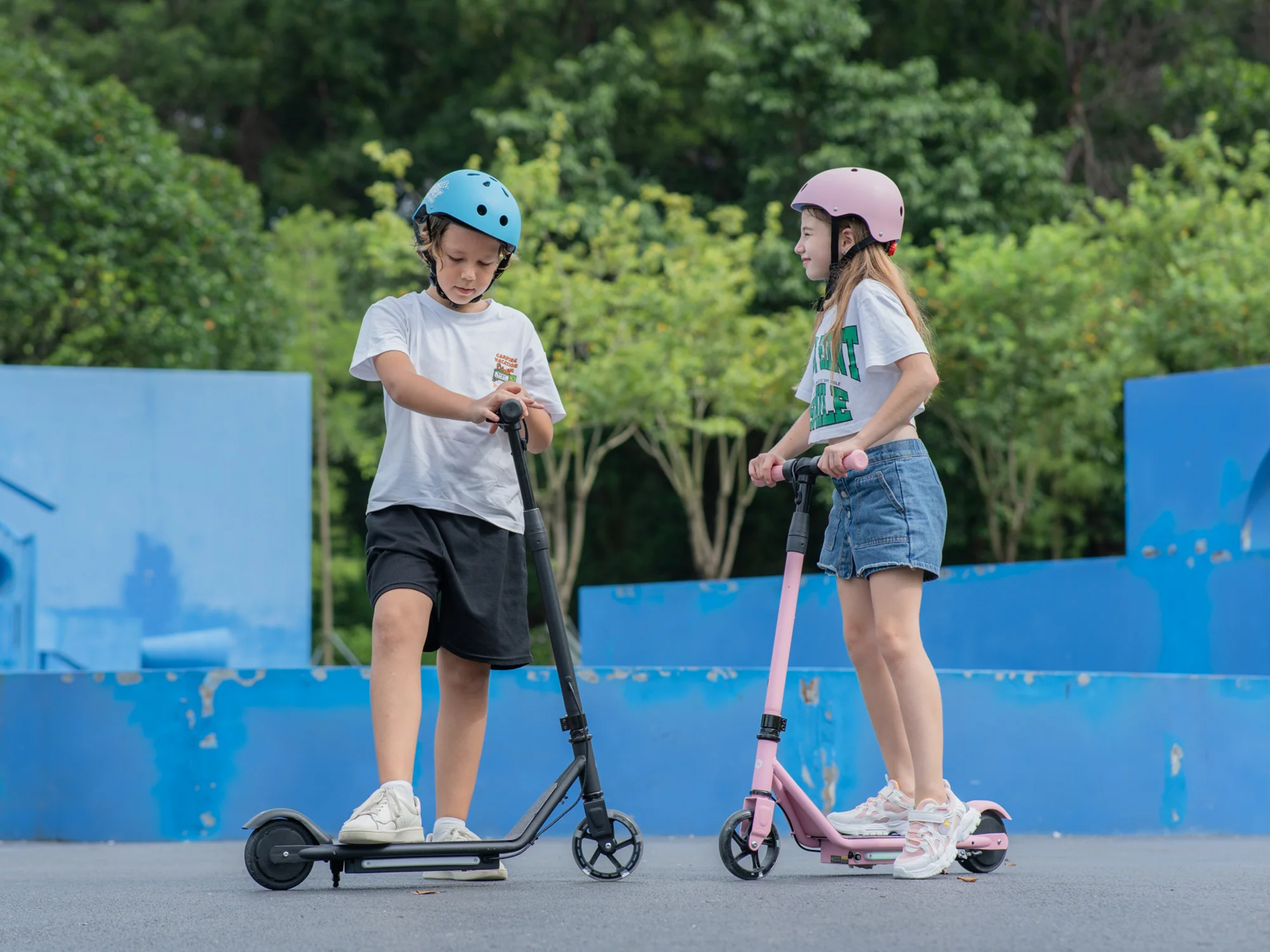 isinwheel S2 Electric Scooter for Kids Ages 6-14 - Image 6
