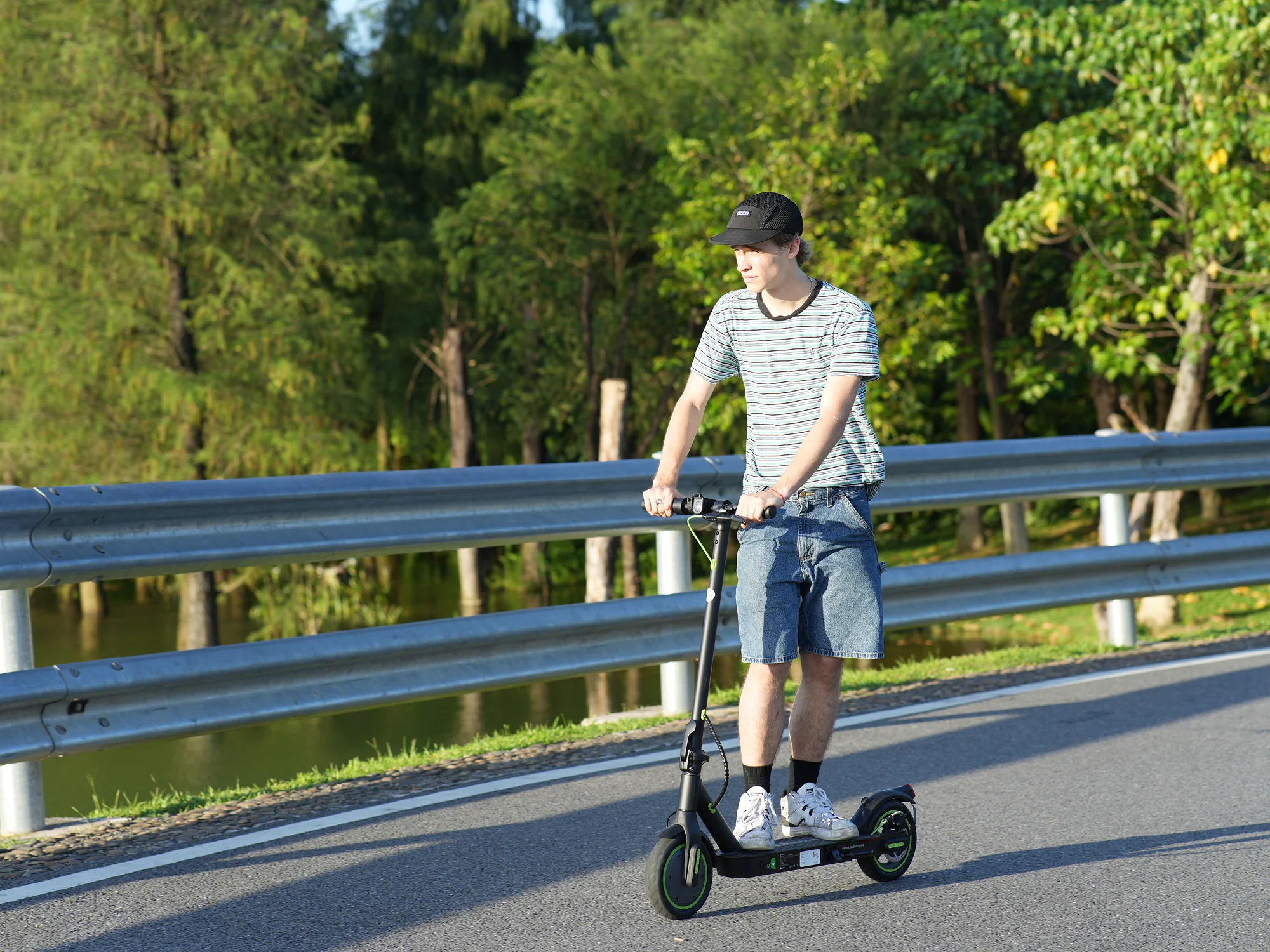 isinwheel S9 Pro Pneumatic Tire Electric Scooter - Image 6
